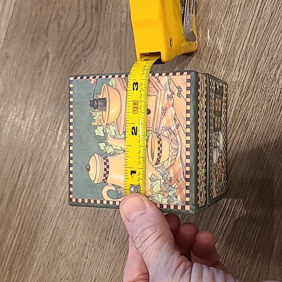 Bobs Primitive Box - Picture 2 of 3